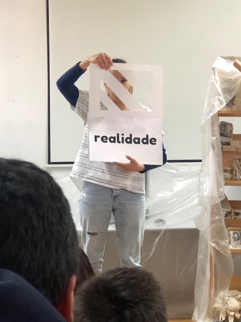 Vamos comprar um poeta